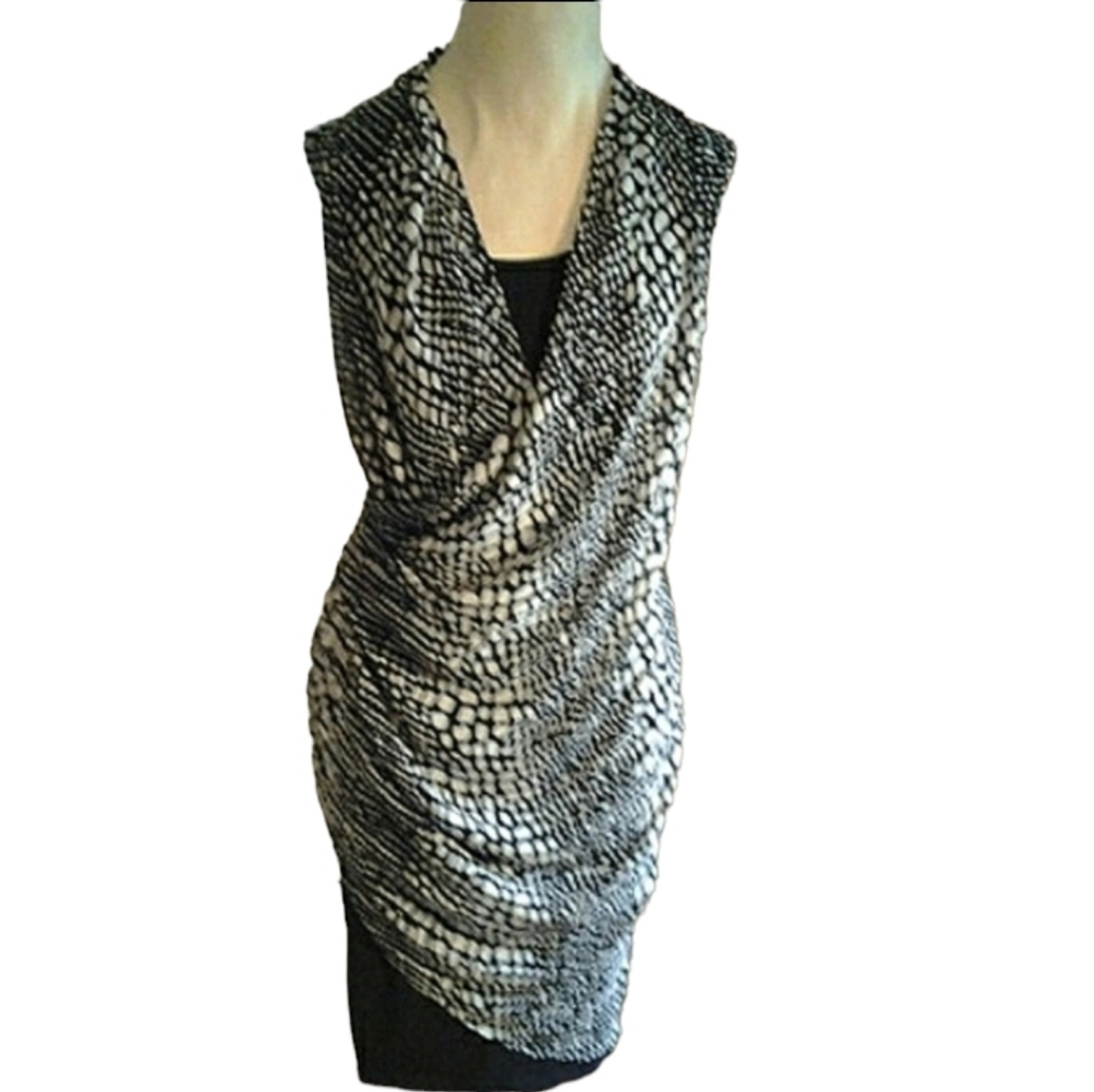 Geometric Sheath Dress Sz 10 Black and White Asymmetrical V-neck Modern Busines